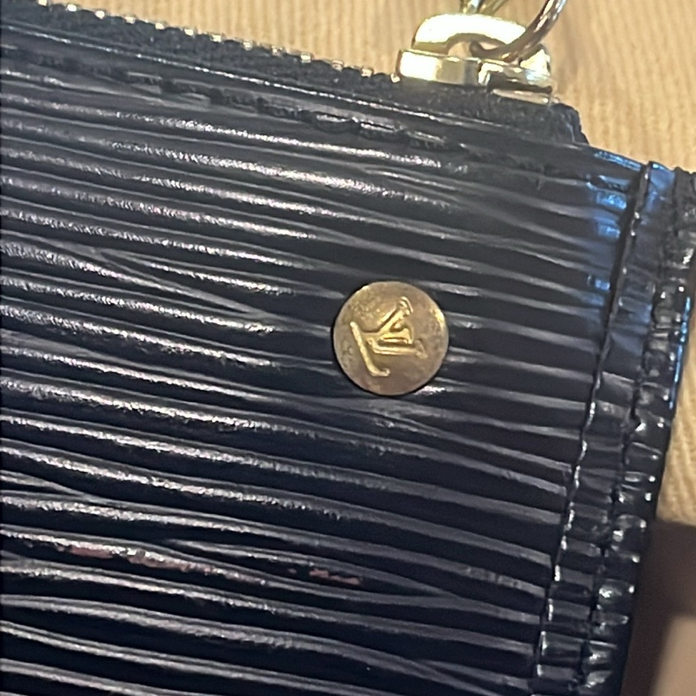 Louis Vuitton Epi Key Pouch - Picture 4 of 10